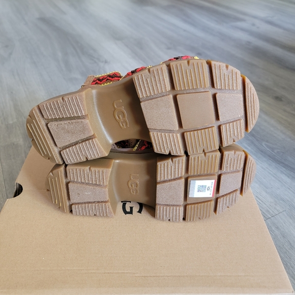 UGG Ashton Heritage Braid Sandal - Picture 9 of 10